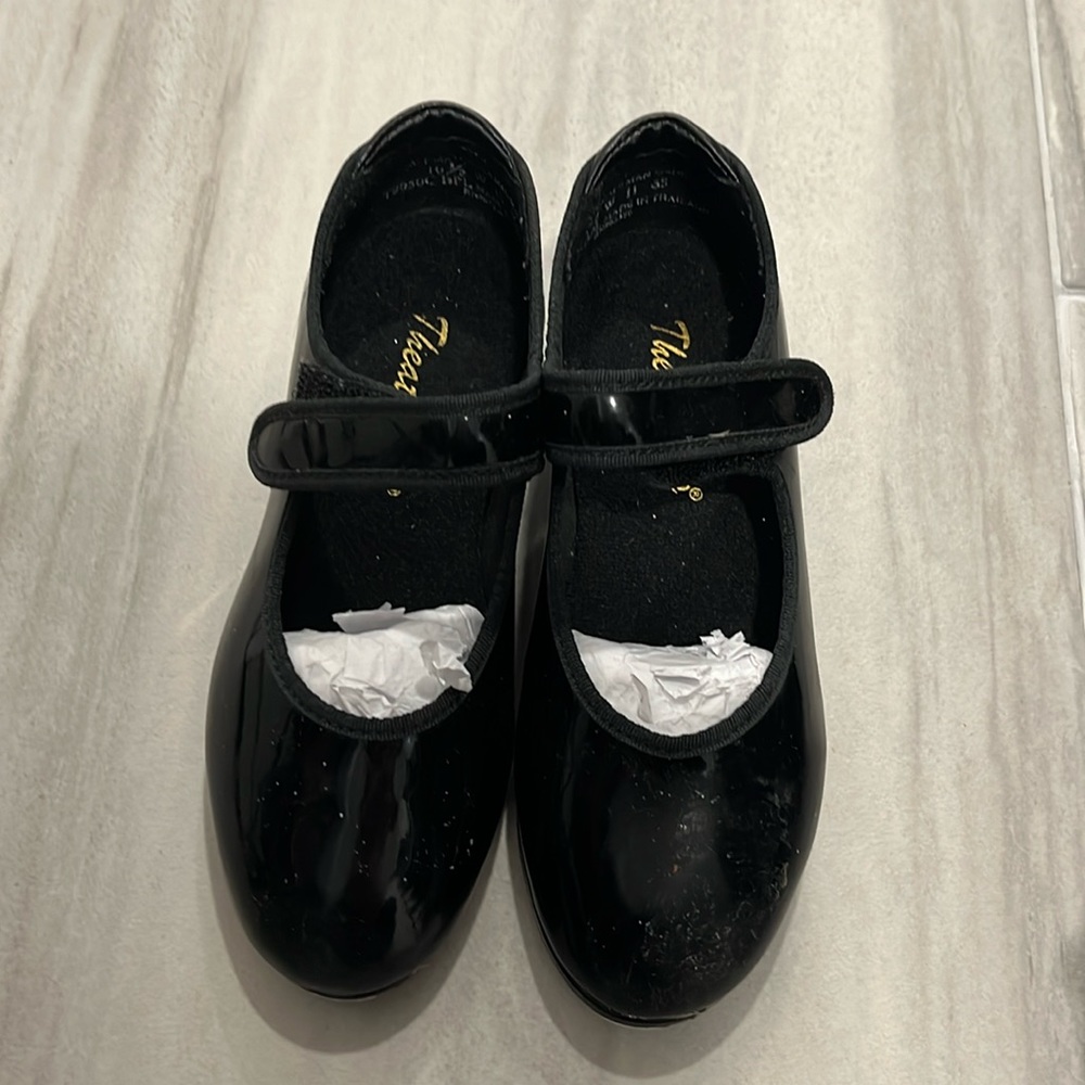 Toddler size 10.5 tap shoe